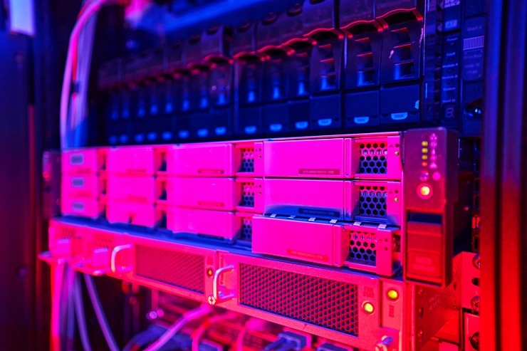 Server Powered Storage: Intelligent Storage Arrays Gain Server Superpowers